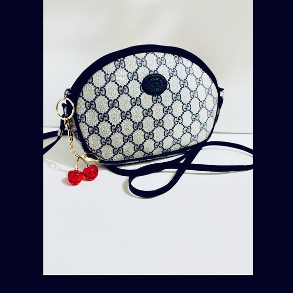 Gucci Handbags - ❤️❤️Gucci Crossbody Bag💚💚